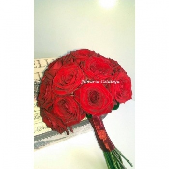 buchet-trandafiri-dark-red